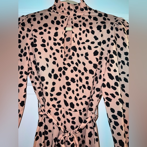 Pink and black cheetah print keyhole long sleeve dress - Picture 2 of 7
